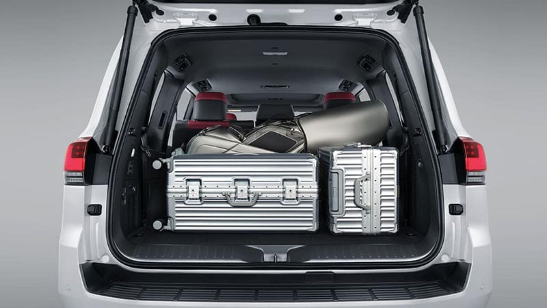 TRAC - LuxCar - Toyota Landcruiser - Interior 0.jpg