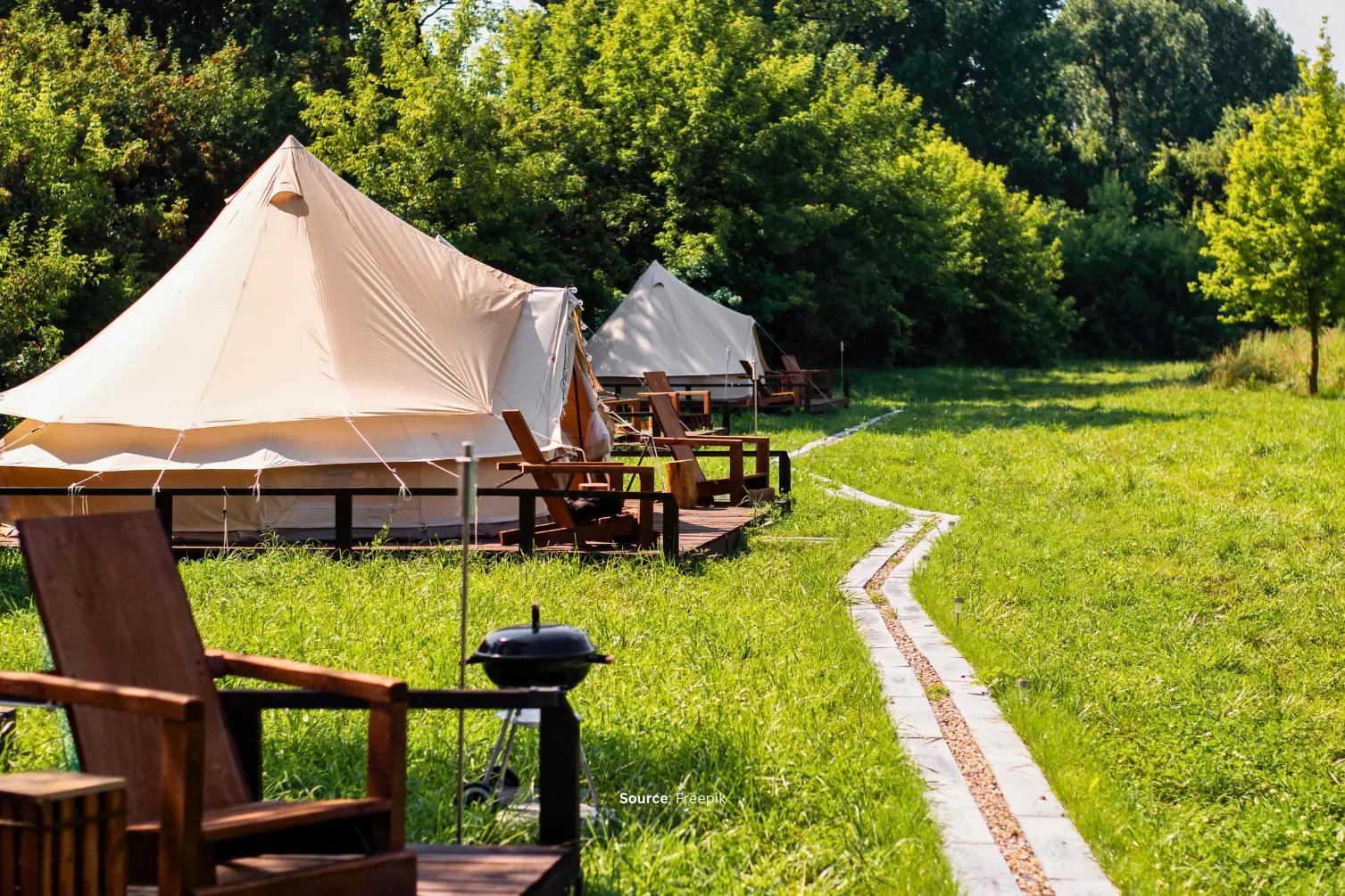 Rekomendasi Tempat Glamping di Bogor: Liburan Eksklusif di Alam yang Memikat