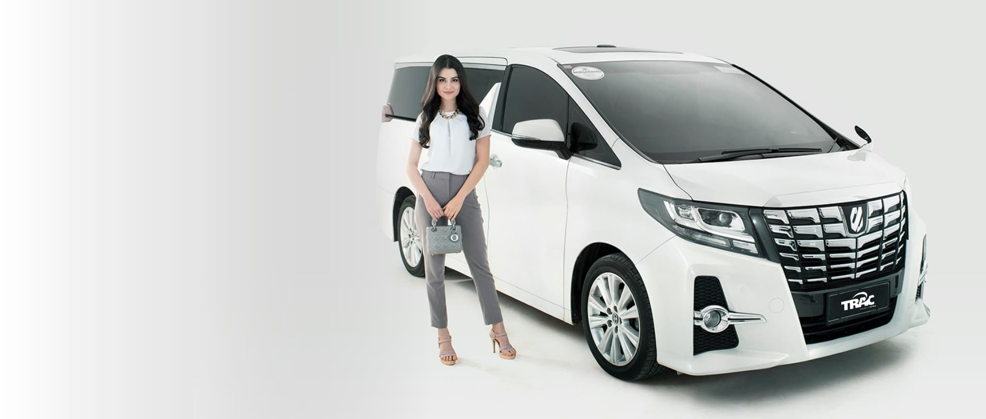 https://omnispace.blob.core.windows.net/image-article/article-241-18 Fakta Menarik dari Mobil Toyota Alphard - Banner Website.jpg