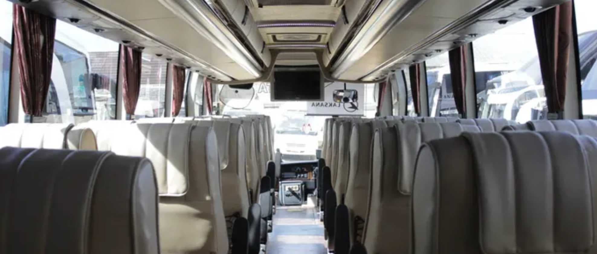 https://omnispace.blob.core.windows.net/image-article/article-328-07 xx tips sewa bus untuk liburan santai bersama keluarga.jpg