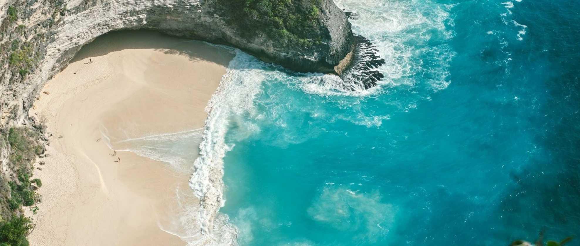https://omnispace.blob.core.windows.net/image-article/article-329-09 Mengenal Diamond Beach, Pantai secantik permata dari Bali.jpg