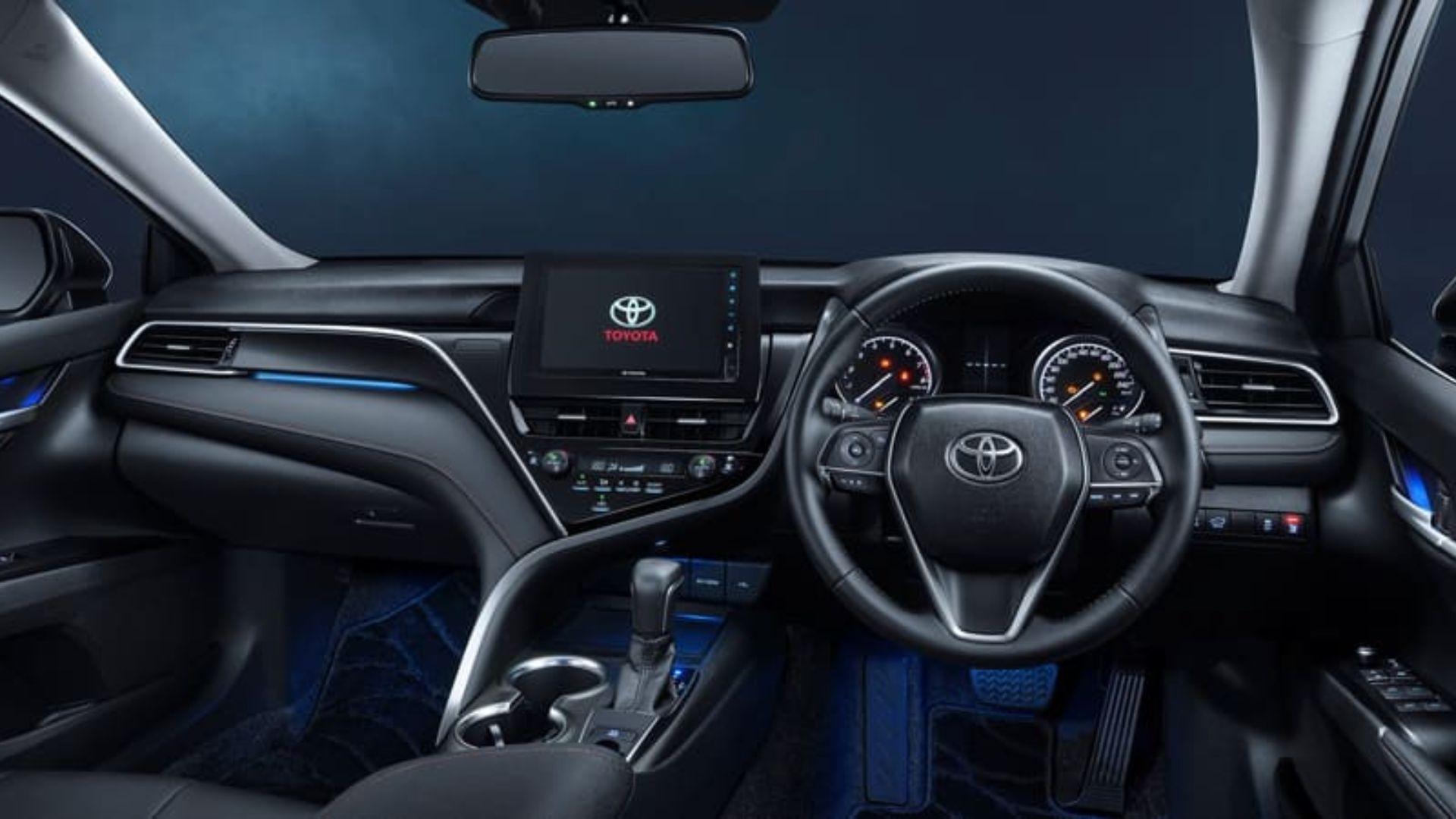 TRAC - LuxCar - Toyota Camry - Interior 0.jpg