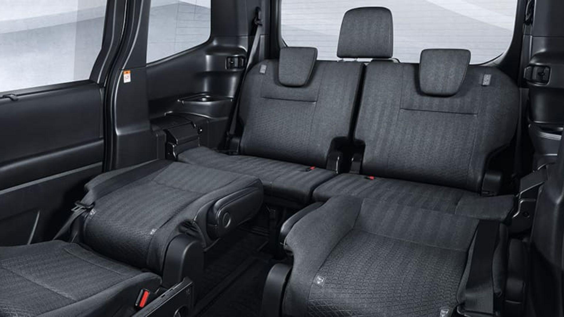 TRAC - LuxCar - Toyota Voxy - Interior 2.jpg