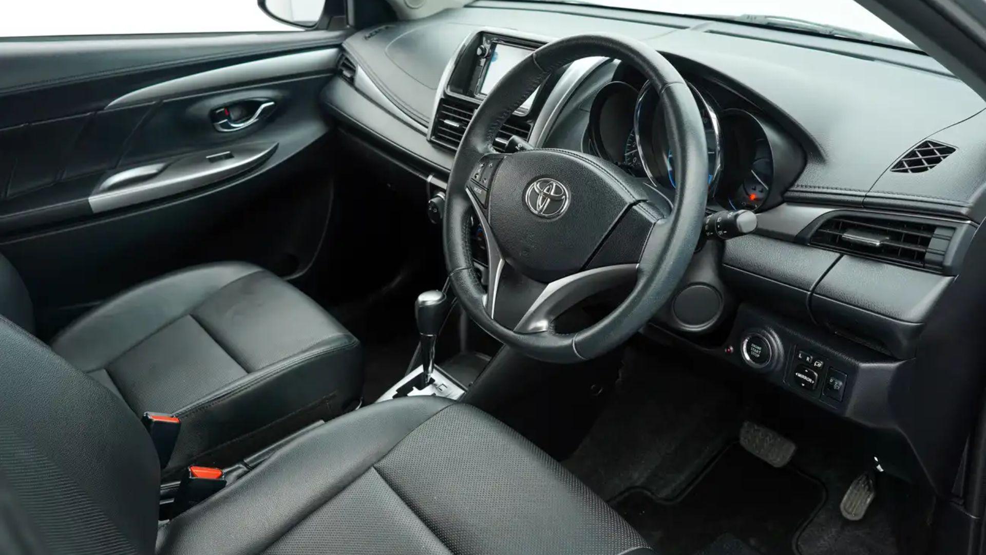 TRAC - Sedan - Toyota Limo - Interior 0.jpg