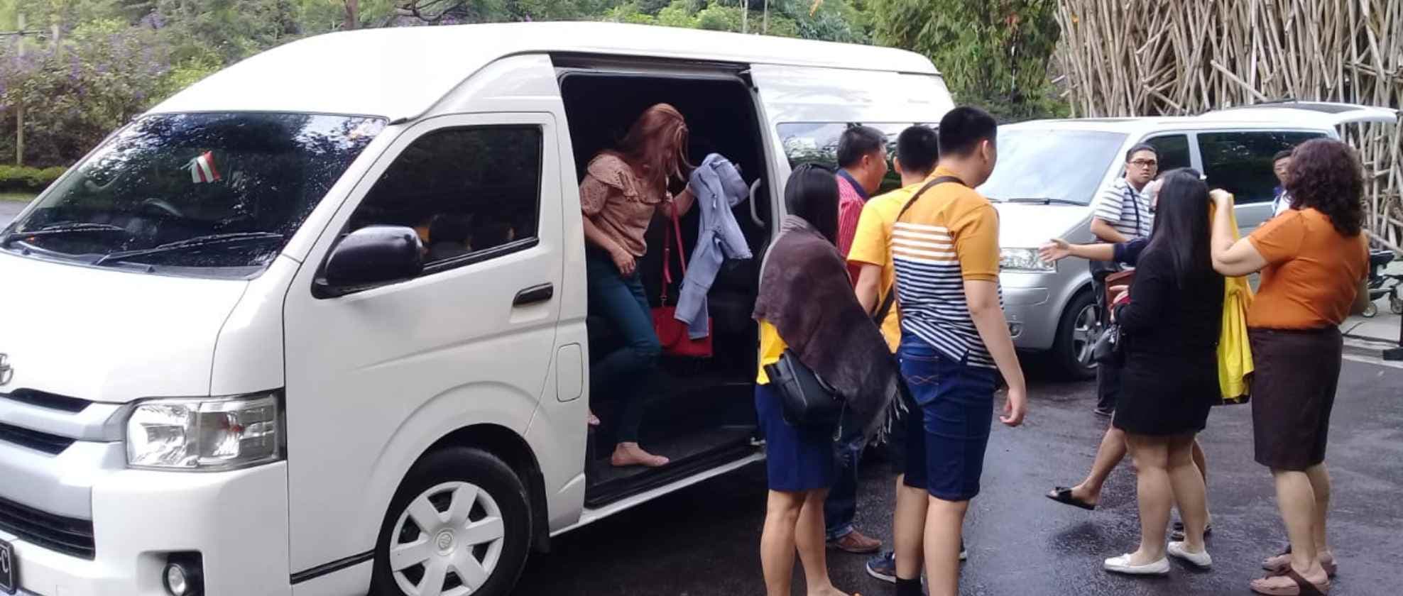 Nyaman Liburan Bersama Keluarga Dengan Sewa Bus Mini