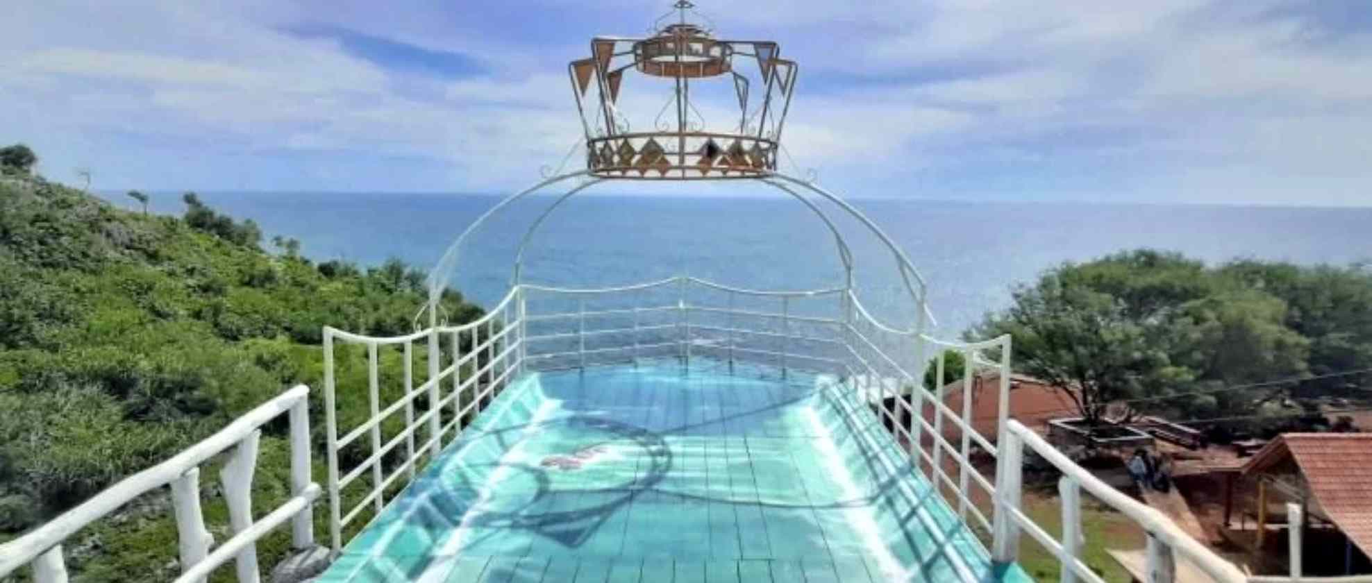 Liburan ke Yogyakarta? Sempatkan Mampir Ke Teras Kaca Pantai Nguluran