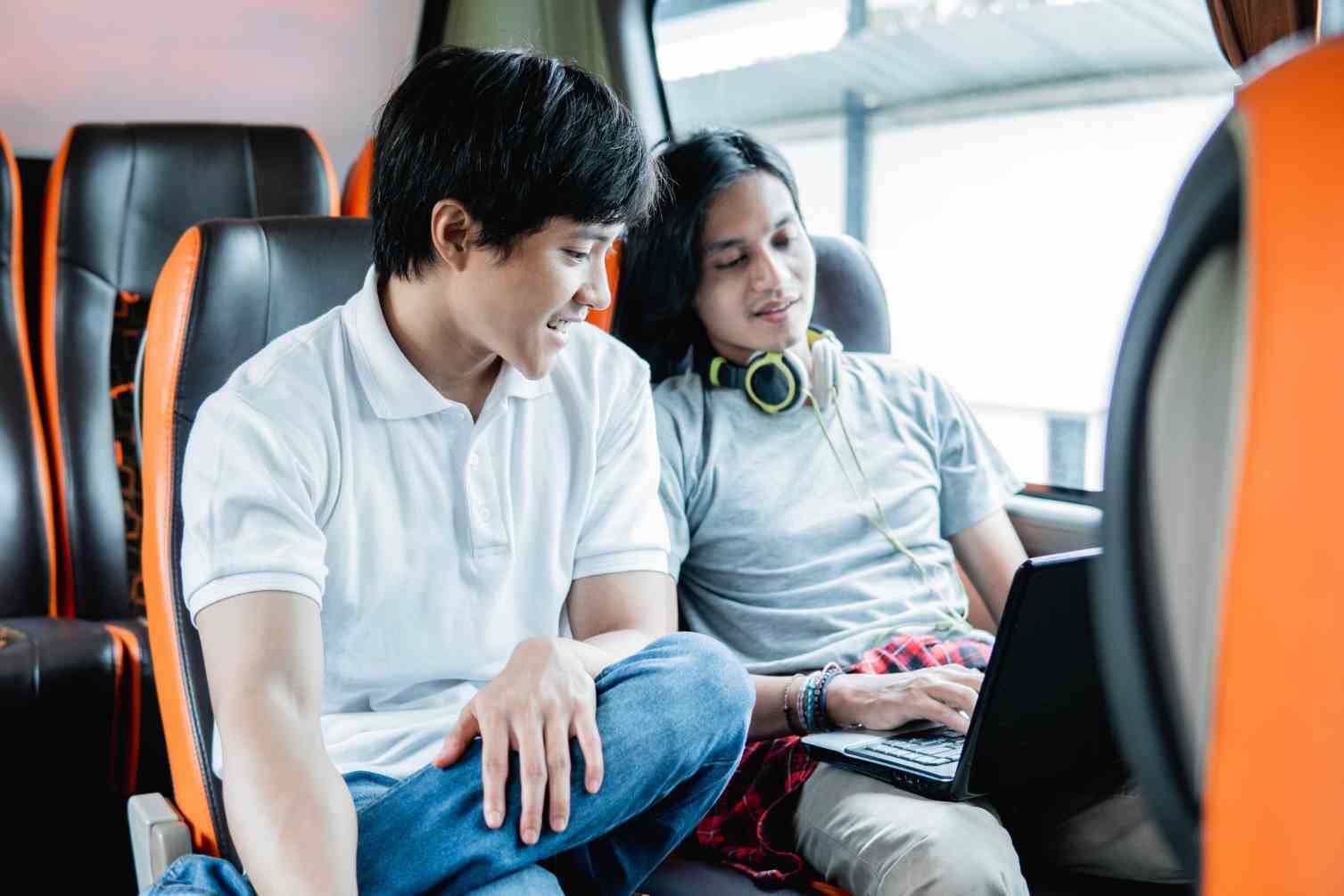 05 Hal Yang Perlu Diperhatikan Saat Memilih Bus Wisata Untuk Perjalanan Luar Kota.jpg