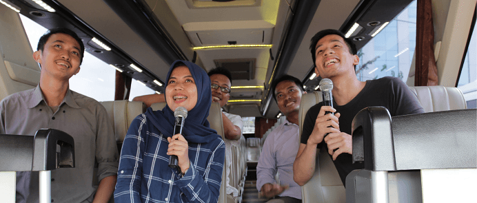 08_Ajak kolega main game ini, agar suasana perjalanan di dalam bus makin seru.png