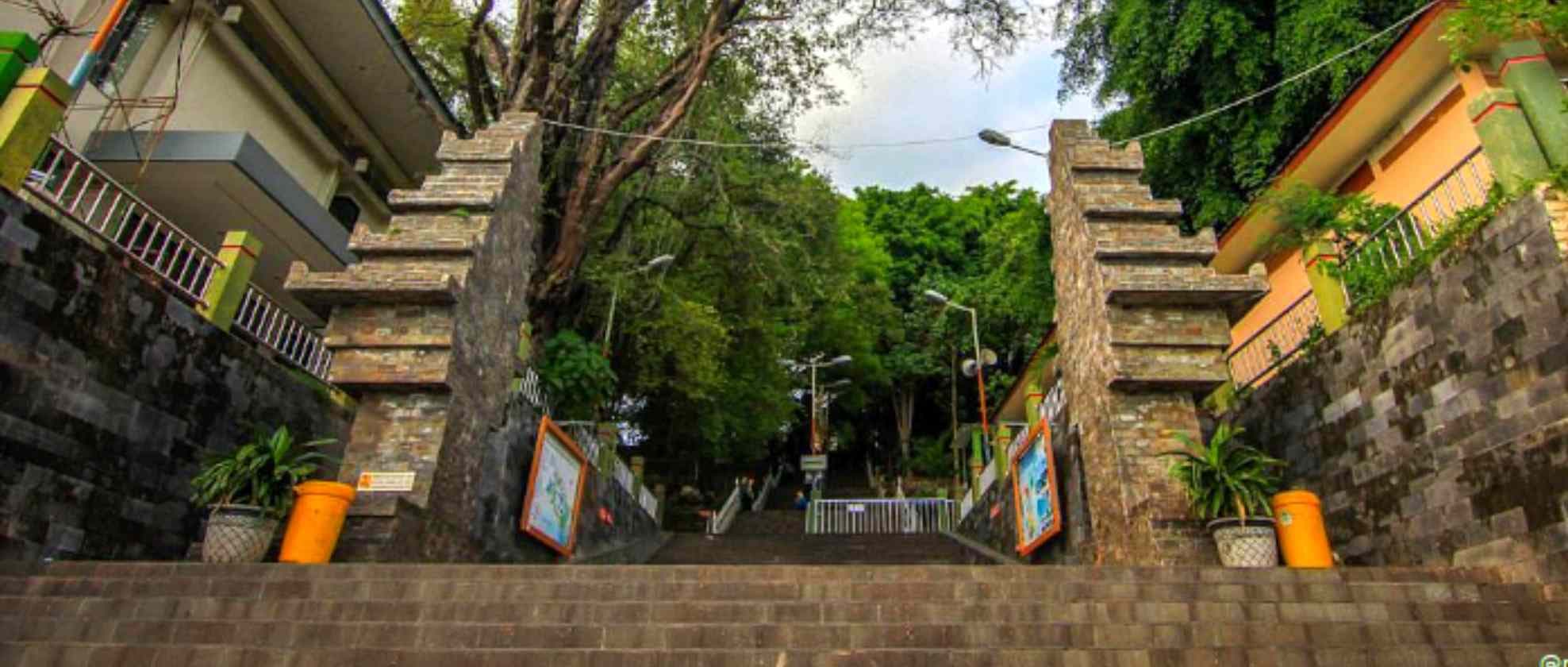 Wisata Religi Ke Jawa Timur, Ada 5 Makam Wali Yang Bisa Diziarahi