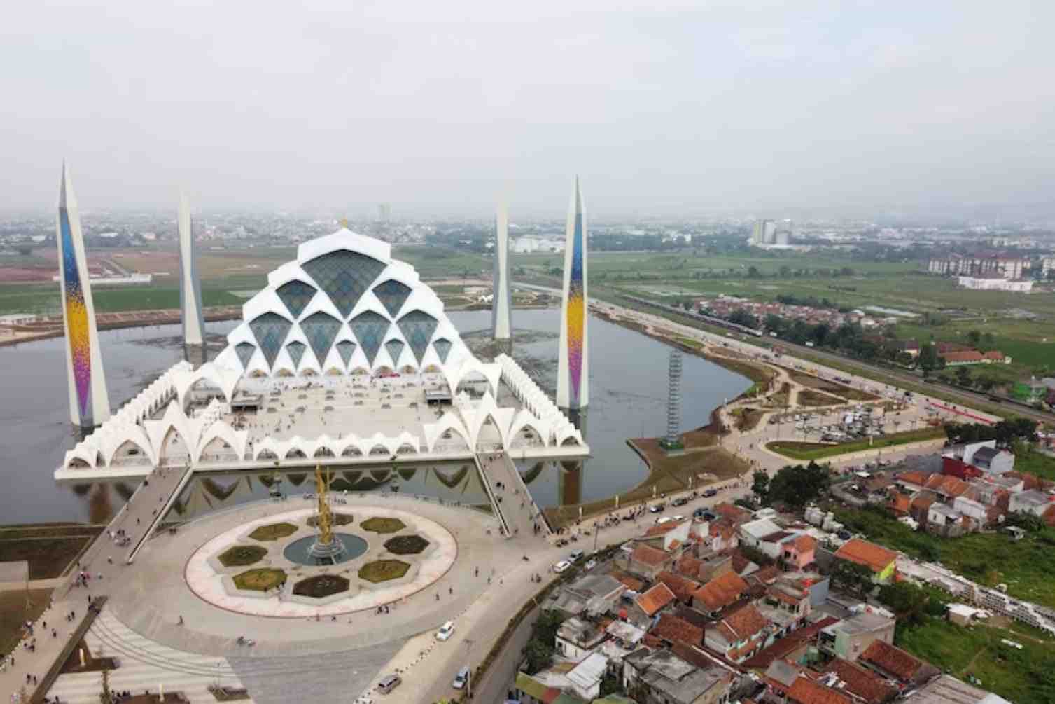 Destinasi Wisata Religi di Bandung, Melihat Megahnya 3 Masjid Kebanggaan Bumi Pasundan