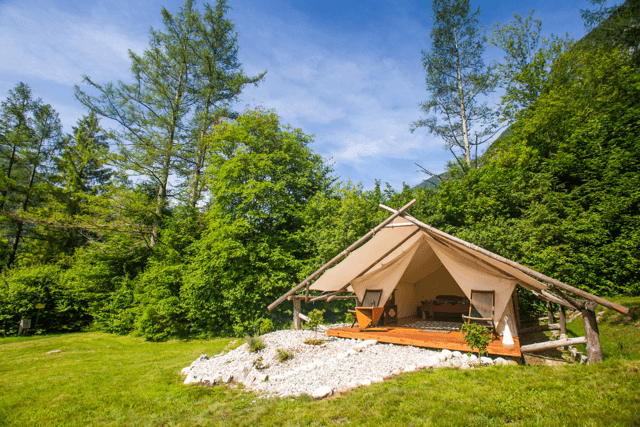 5 Lokasi Glamping Puncak yang Cocok buat Malam Tahun Baru