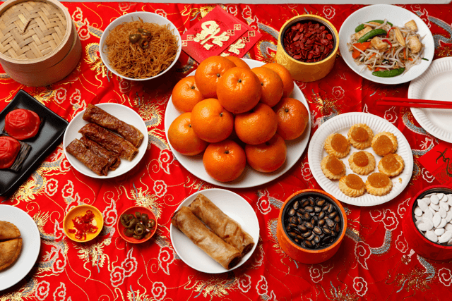 Kenapa Hari Raya Imlek Identik dengan Makanan Ini?