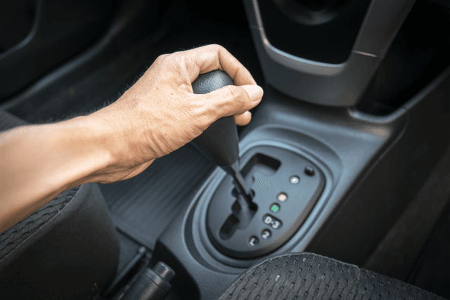 Begini Cara Pindah Transmisi Mobil Matic yang Benar