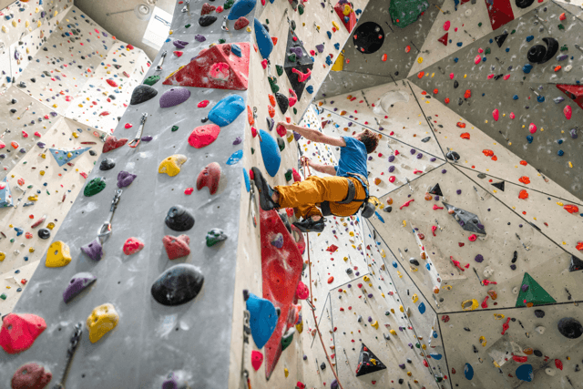 Rekomendasi Indoor Wall Climbing Biar Bisa Bergaya ala Veddriq