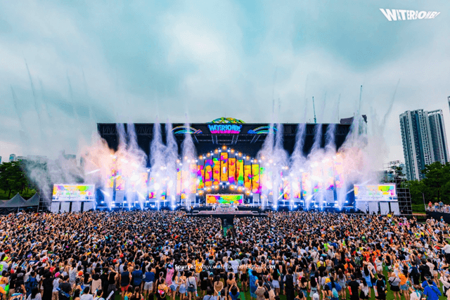 Waterbomb Festival Jakarta 2024, Ngonser Kpop sambil Main Air