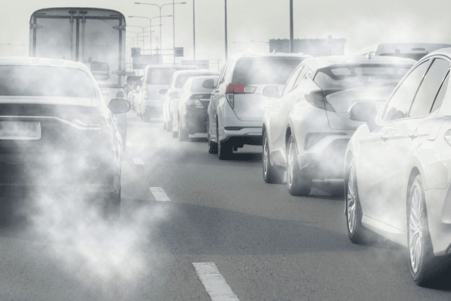 Jangan Panik, Ini Penyebab Keluar Asap Putih dari Knalpot Mobil