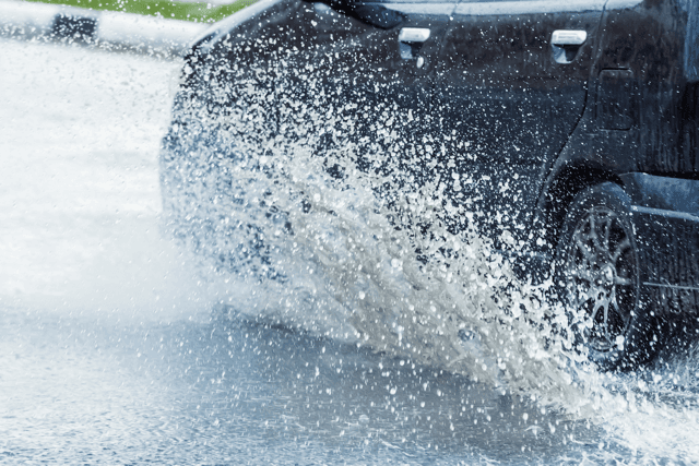 Tips Mudah Merawat Mobil di Musim Hujan