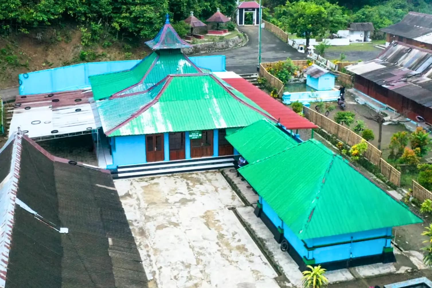 Fakta Masjid Saka Tunggal, Masjid Tertua di Indonesia