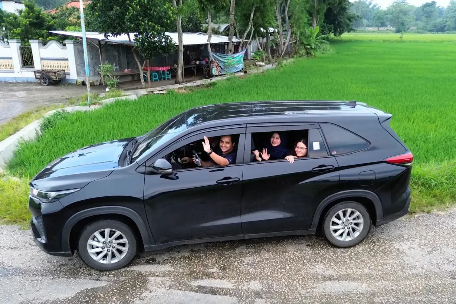 Adu Mobil Keluarga Paling Irit, Siapa Juaranya?