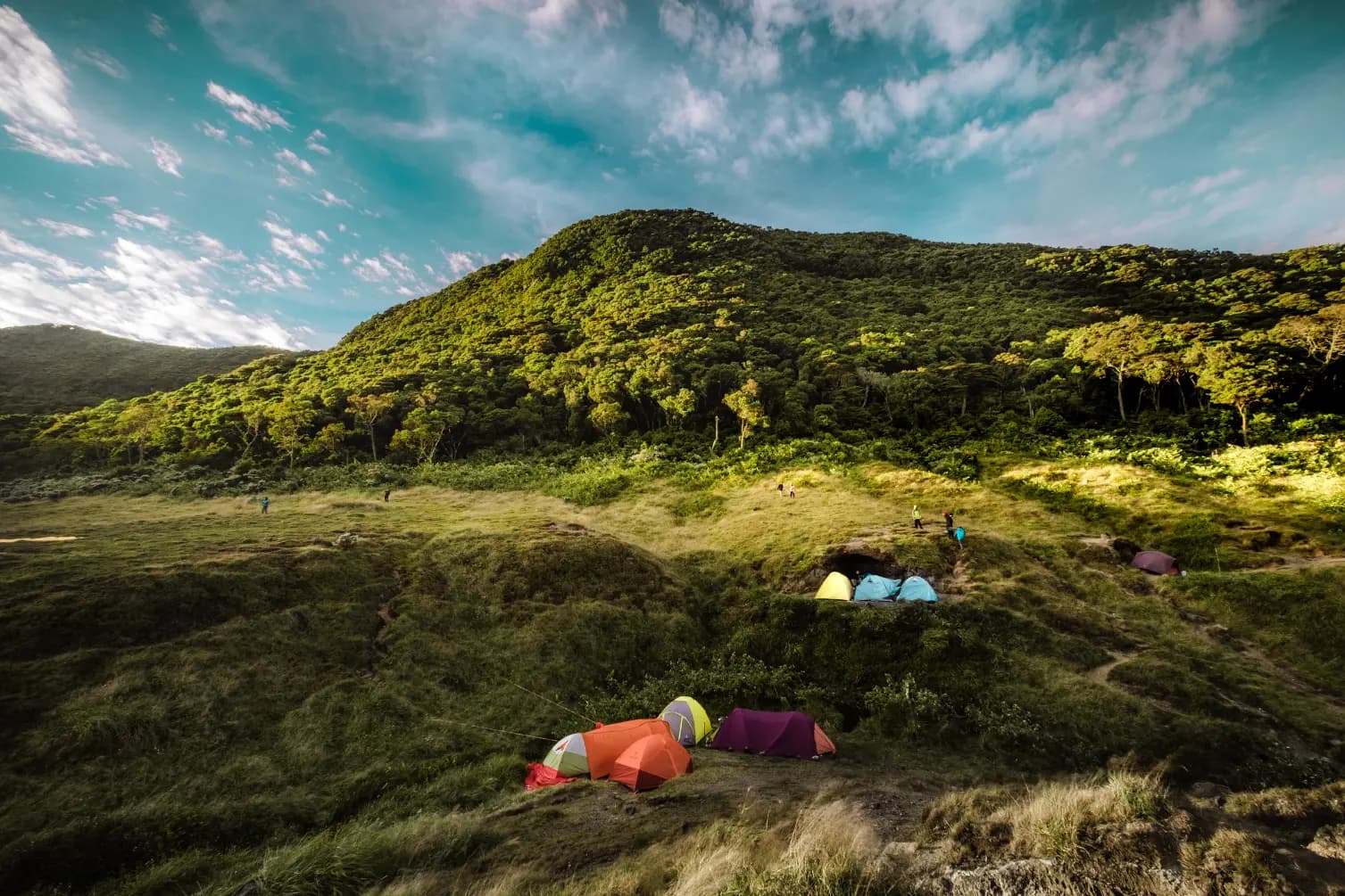 5 Gunung untuk Pemula yang Cocok Didaki bulan Juli