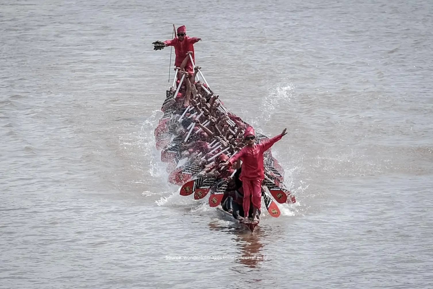 Pesona Wisata Riau: Festival Pacu Jalur 2025