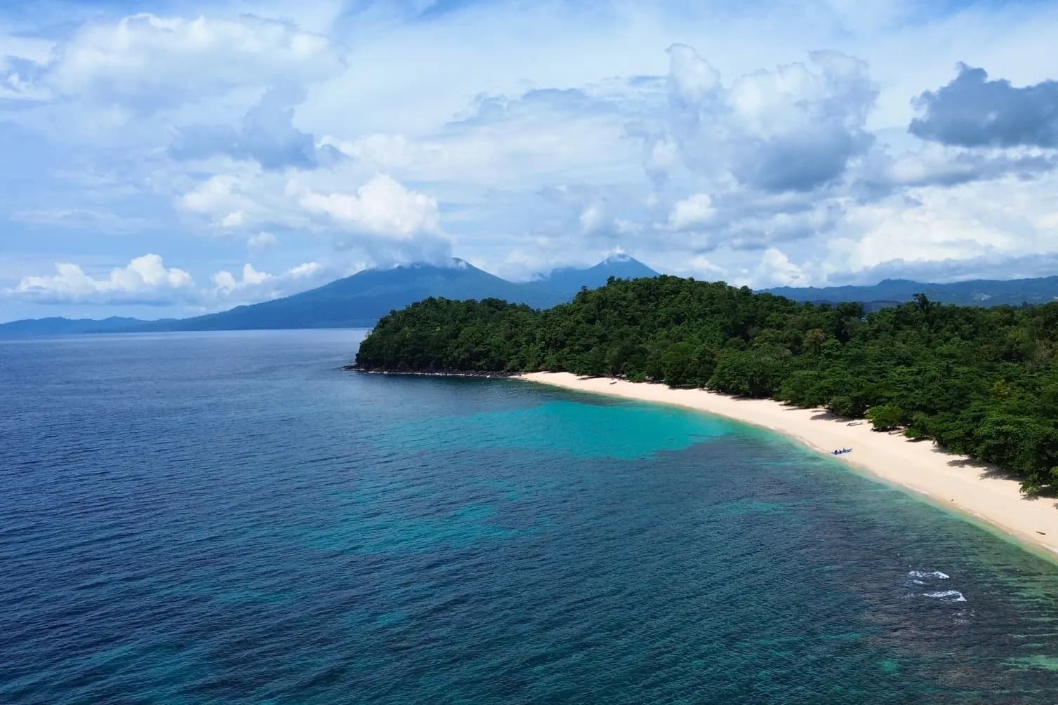 Pesona Pantai Paal Likupang, Surga di Ujung Sulawesi