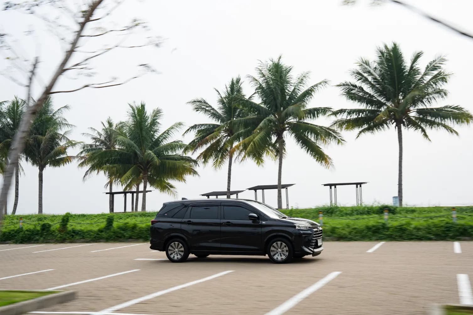 Tips Memilih Mobil untuk Road Trip Akhir Tahun: Matic atau Manual?