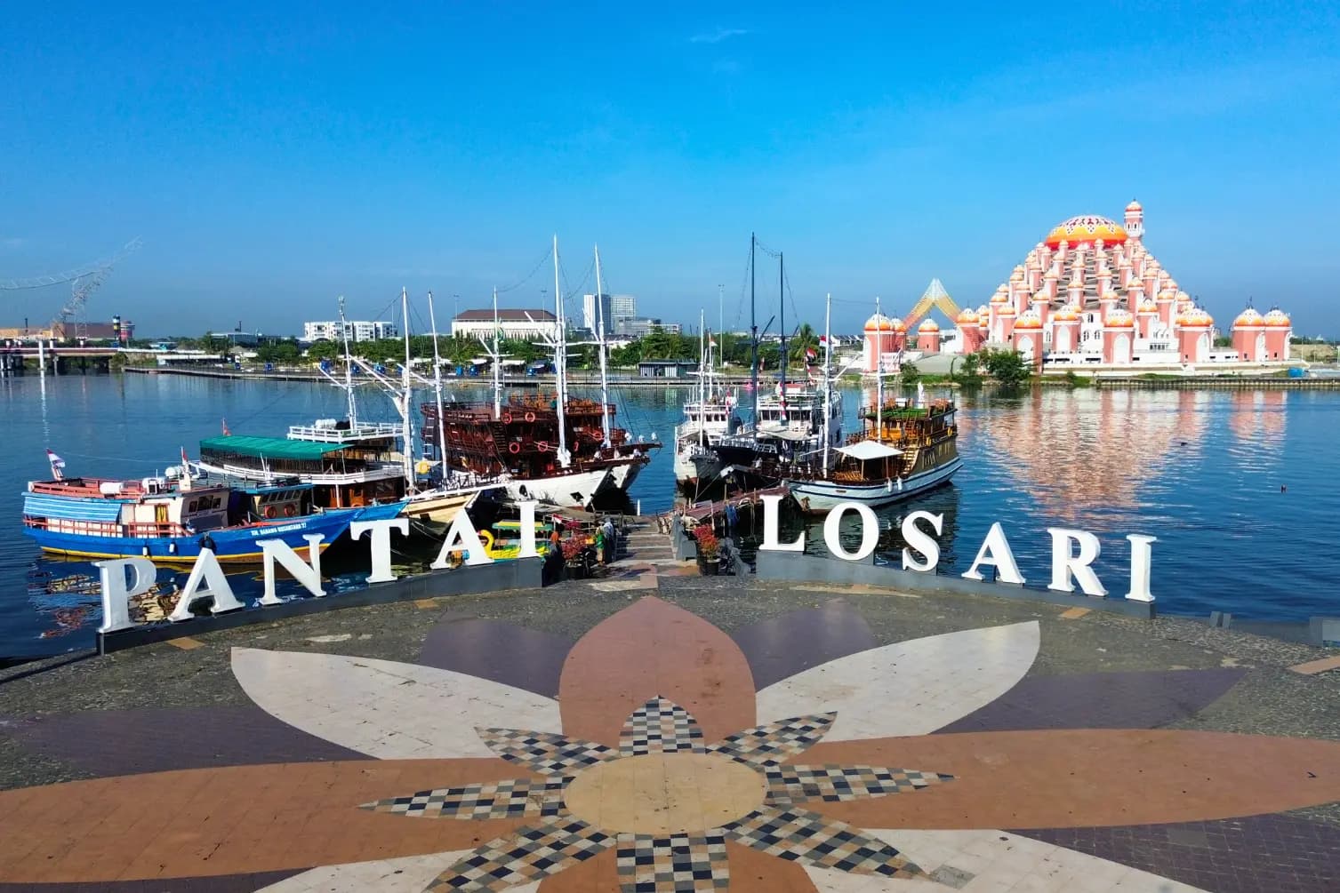 Perjalanan Dinas ke Makassar? Ini Wisata Maros Paling Mudah Dijangkau
