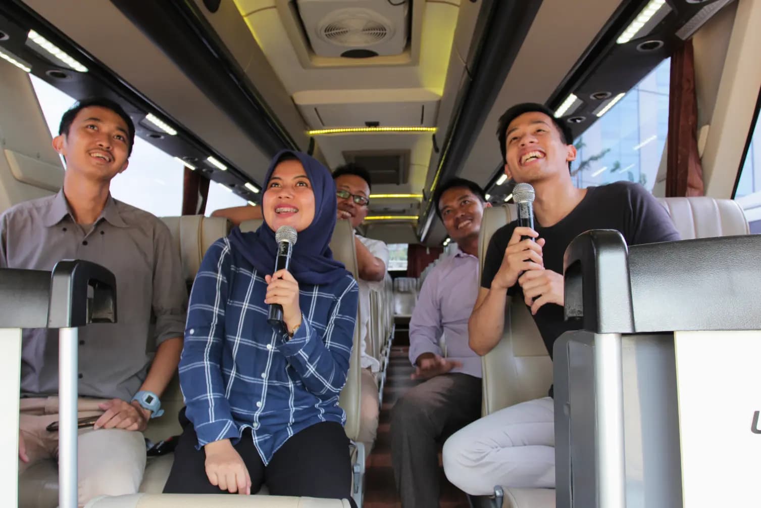 5 Alasan Sewa Bus Pariwisata Pilihan Praktis untuk Family Trip
