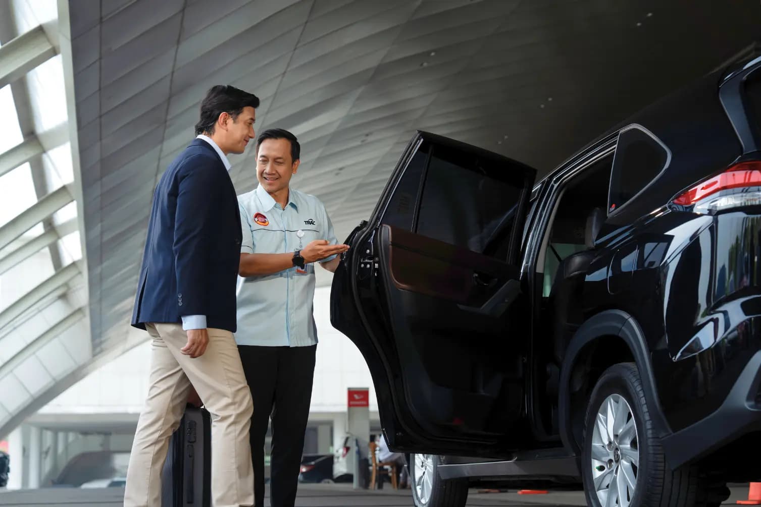 Rental Mobil dengan Pengemudi: POV Punya Driver Pribadi