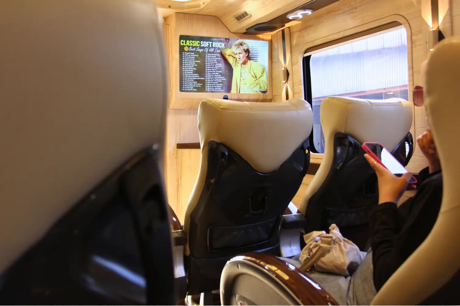 5 Fasilitas Bus Pariwisata TRAC yang Bikin Perjalanan Nyaman
