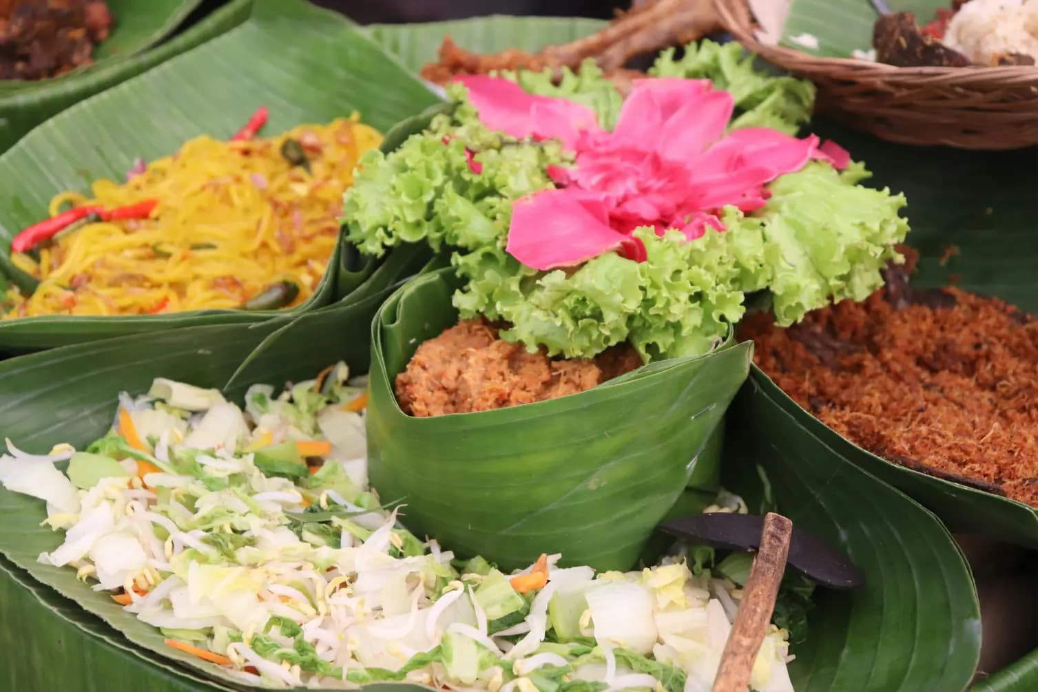 7 Makanan Khas Bali Paling Unik dan Otentik