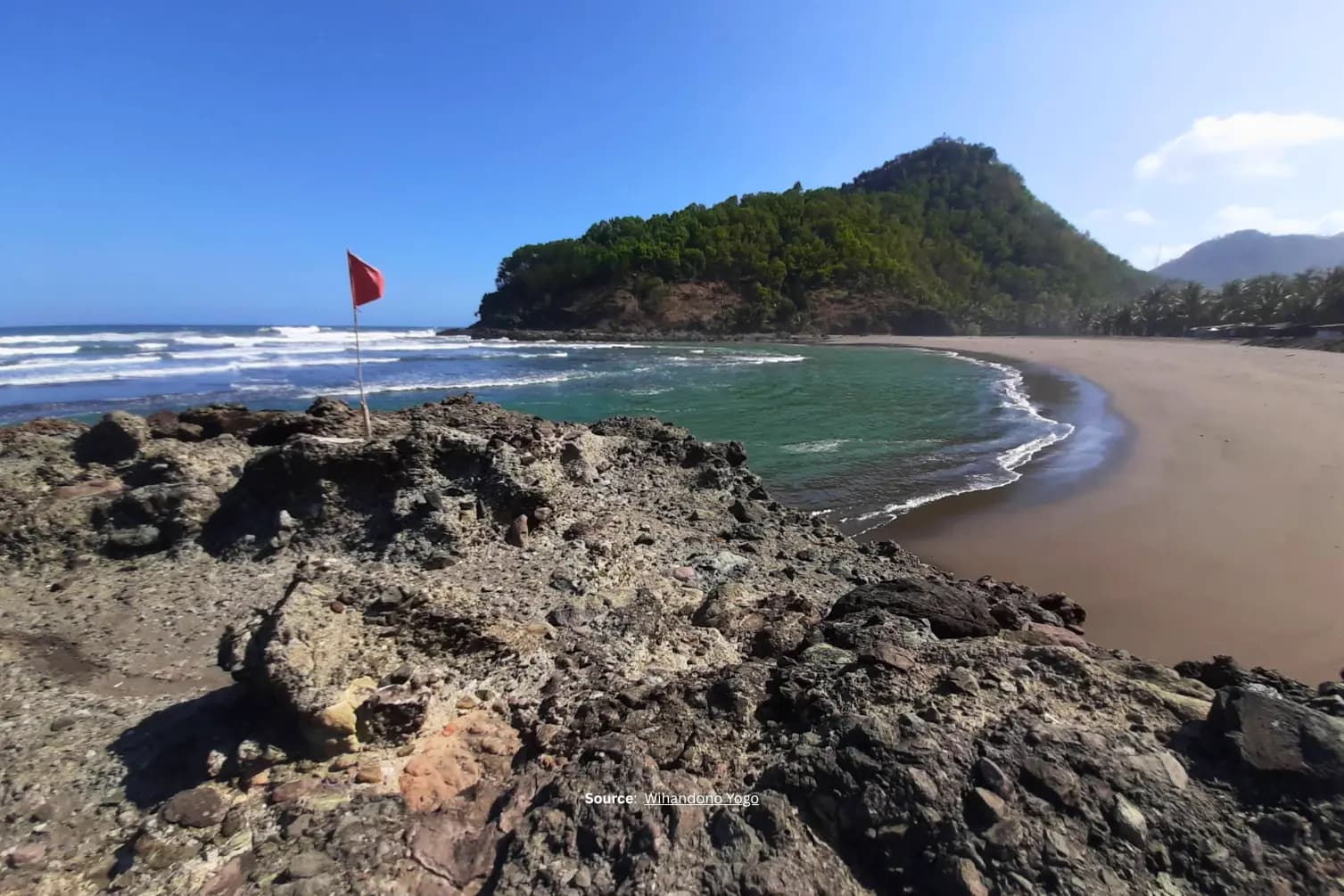 Pantai Karang Bolong Kebumen: Pesona hingga Mitos yang Melegenda
