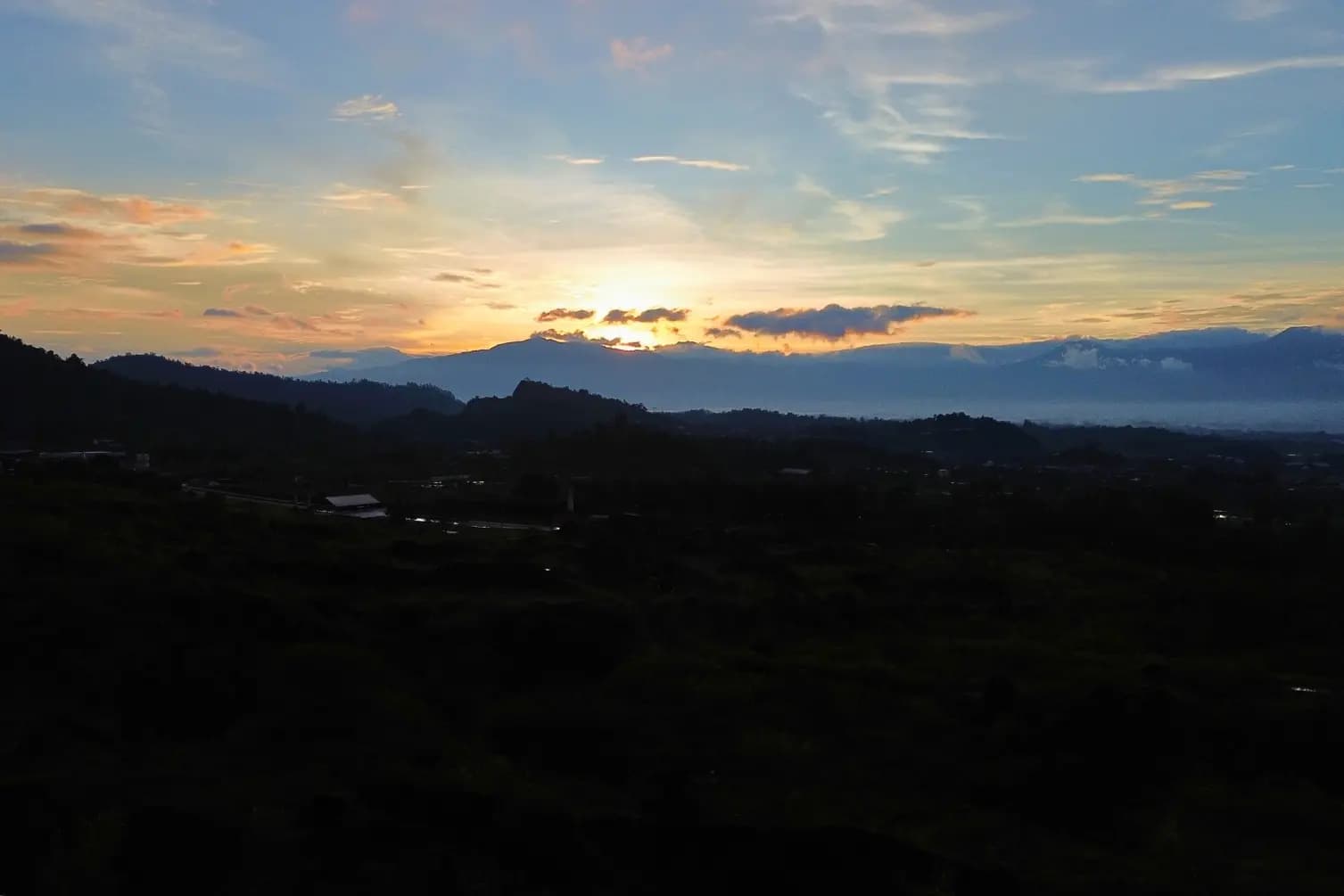 Pesona Sunrise Gunung Guntur di Garut