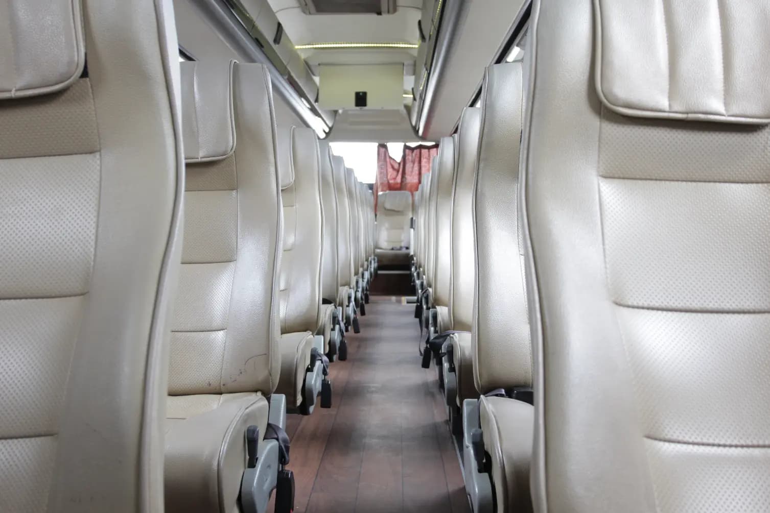 Perangkat Keselamatan yang Wajib Ada di Bus Pariwisata